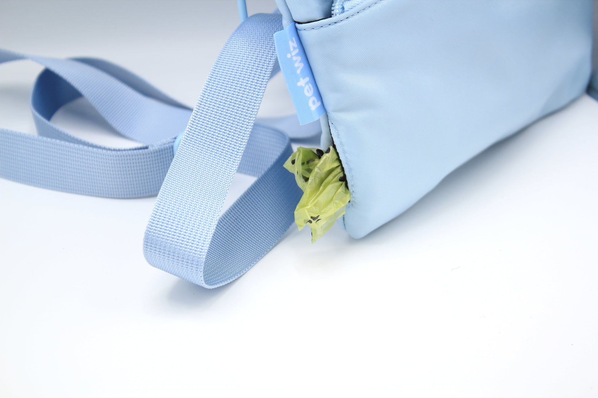 Crossbody dog walking bag for dog owners, Pet Wiz at Duke & Milo